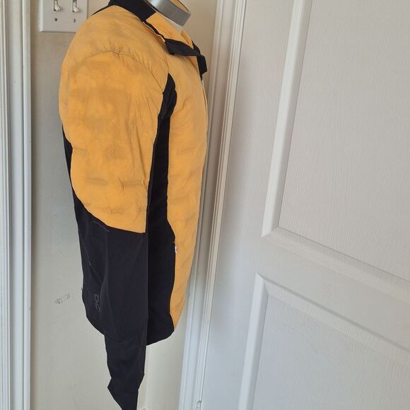 On Running Men's Climate Jacket in Yellow and Black - Picture 6 of 16